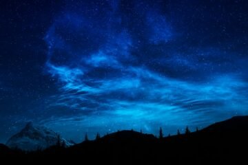Star-filled night sky over a mountain landscape, used as an illustrative image, not an actual UAP sighting. Photo by Joshua Woroniecki on Unsplash.