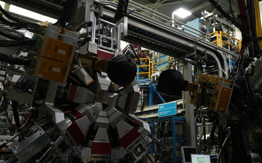 Illustrative physics laboratory, not the Innsbruck Bethe strings experiment